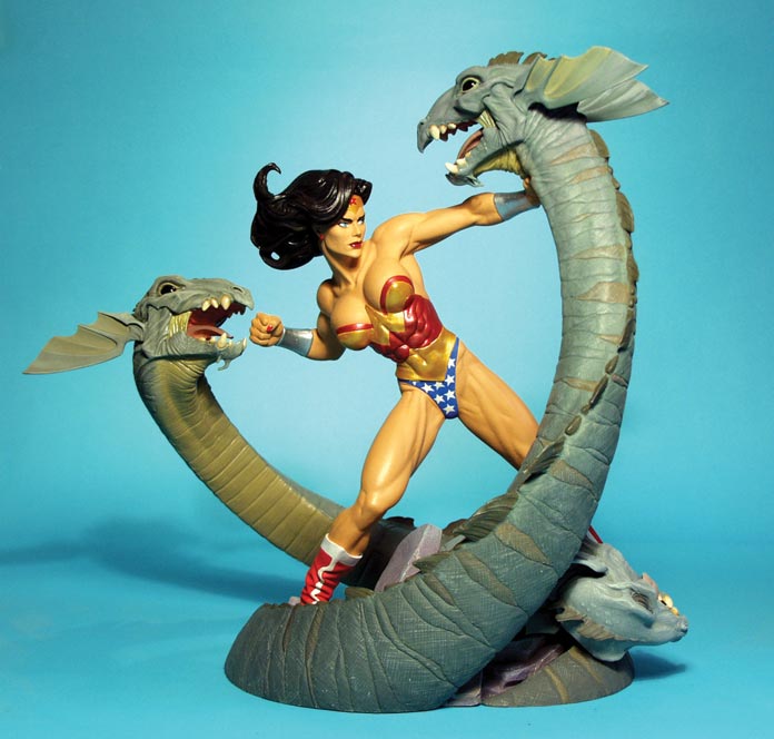 Wonder Woman & Serpents Mini-Statue