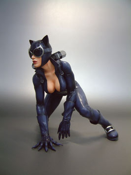 CATWOMAN VINYL STATUE