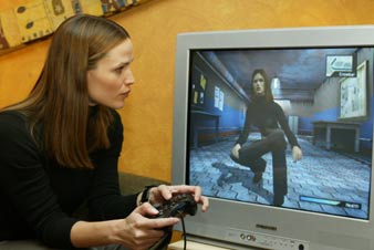 Actress Jennifer Garner, star of ABC television's critically-acclaimed action series, 'Alias,' takes control of her virtual 'Sydney Bristow' character while playing Acclaim Entertainment's series-based video game launching this fall on the PlayStation(R)2, Xbox(TM) and PC. Garner and her fellow cast members recorded their voices for the video game, joining the series' producer, J.J. Abrams, and writing team, who collaborated with Buena Vista Interactive and Acclaim's Cheltenham studio on its development. (PRNewsFoto)