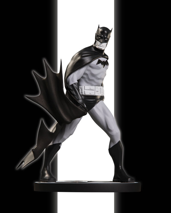 BATMAN BLACK & WHITE STATUE: BATMAN BY DUSTIN NGUYEN